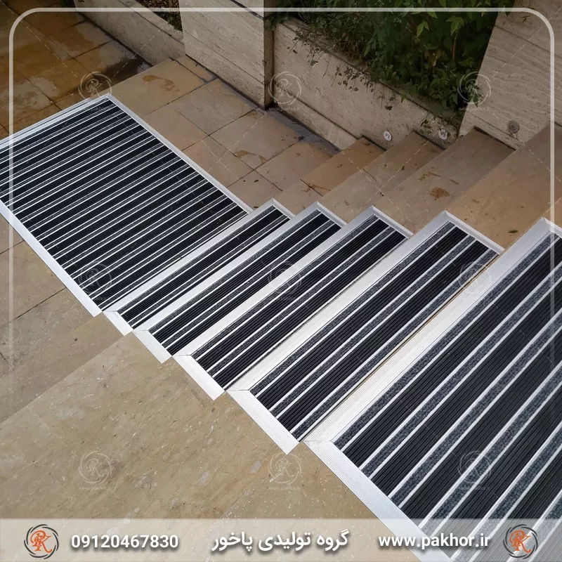 نمونه اجرا شده پادری آلومینیومی شیار دار موکت یک سانتی کد M6